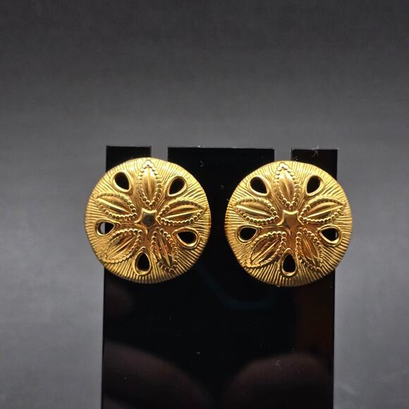 Gold Tonen Sand Dollar Earrings Vintage Beachy Costume Jewelry - Picture 4 of 4
